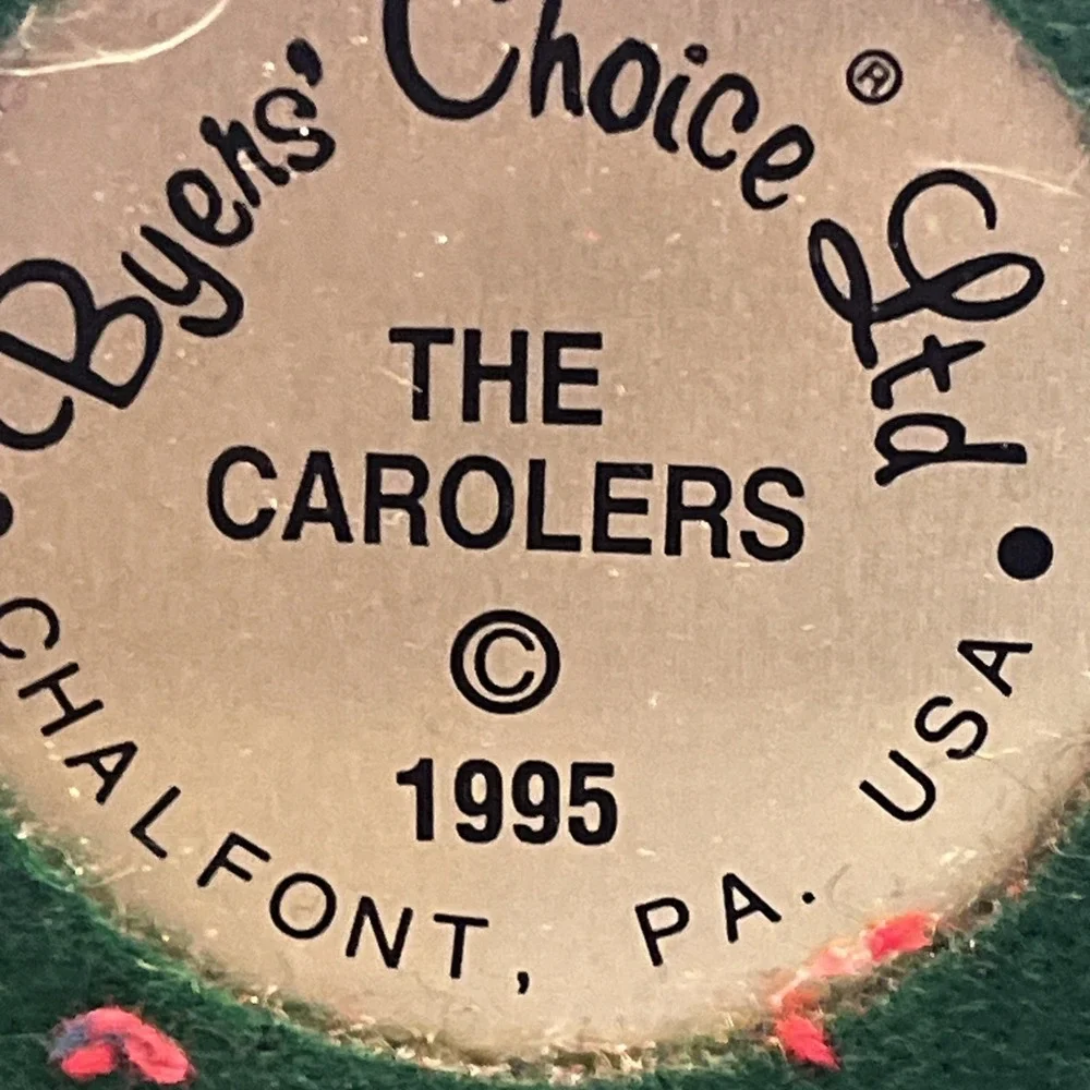 1995 BYERS CHOICE CHRISTMAS CAROLER Blond Hair, Black Hat Muff Red Velvet Outfit